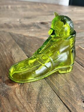 Vintage Westmoreland Glass “Puss in Boot” collectible